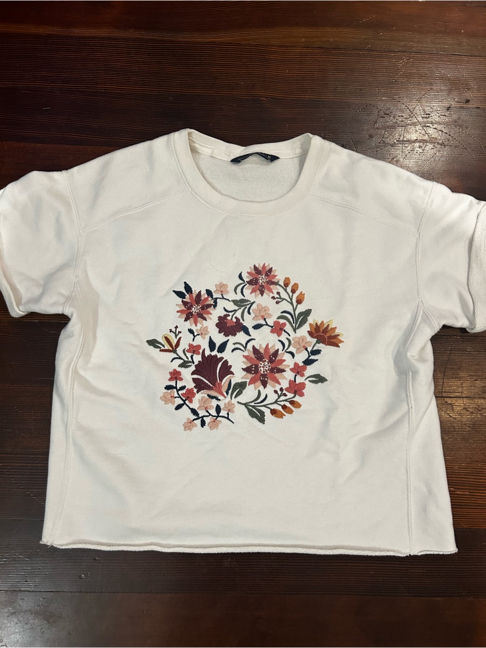 Abercrombie & Fitch White Cropped Tee with Multicolor Floral Embroidery